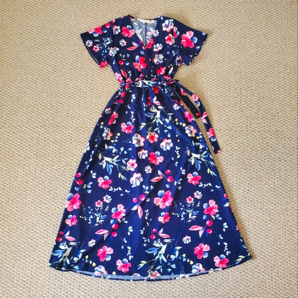 magnolia boutique Dresses & Skirts - NWOT Magnolia Boutique Large Floral Maxi Dress